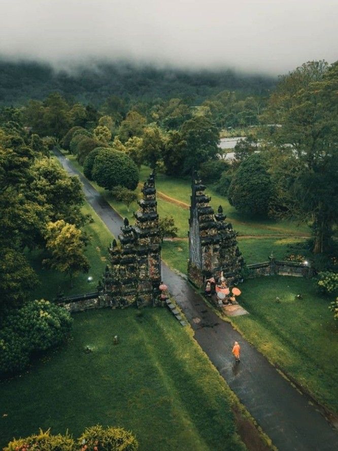 Handara Gate,  Hidden Hill,  And Lake Beratan Get Instagrammers Dream